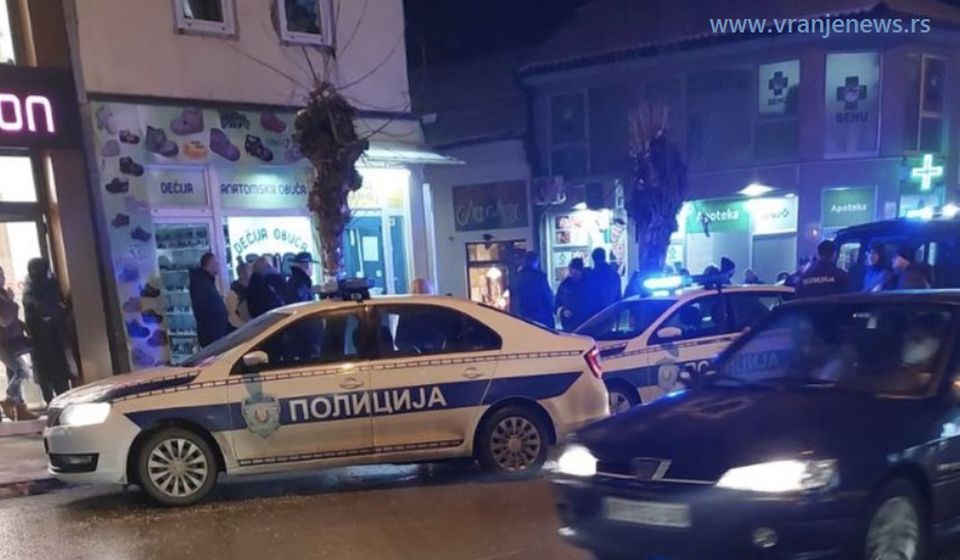 Detalj slikan ispred menjačnice nakon pokušaja pljačke. Foto Vranje News