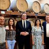 Vučić svratio "na pitu od koprive i mladi barikirani šardone, beli sovinjon i tamjaniku". Foto Instagram (Budućnost Srbije)