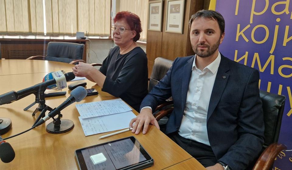 Većnik za budžet i finansije Bojan Kostić i većnica za lokalnu samoupravu Danijela Milosavljević. Foto Vranje news