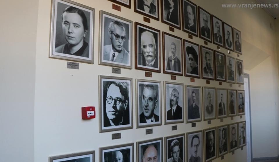 Neki od prvih profesora vranjske gimnazije. Foto Vranje News