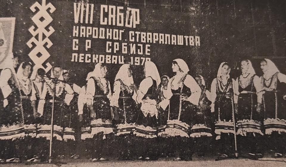 Folklorna grupa iz Gradske u crnotravskoj opštini. Foto arhiva prof. dr Momčila Zlatanovića