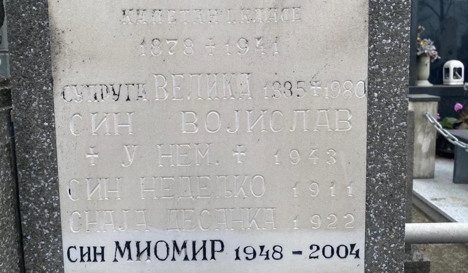 Spomenik vojvodi Jovanu Pešiću nalazi se na Novom groblju u Beogradu. Foto T.R.S.