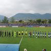 Fudbaleri dve ekipe pozdravljaju malobrojnu publiku na Stadionu Jumko. Foto FK Novi Pazar