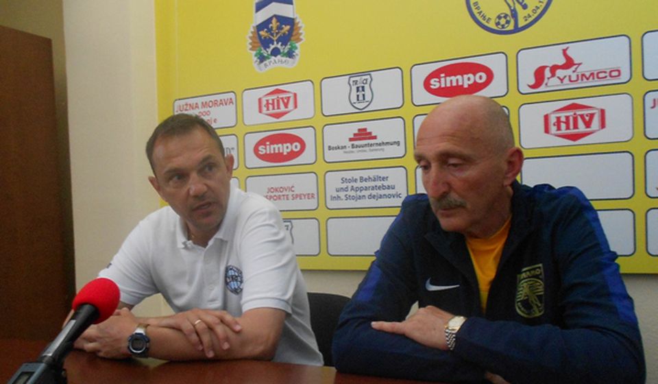 Dobra igra, korektna atmosfera: Rogan (levo) i Jovanović (desno) na konferenciji za medije. Foto VranjeNews