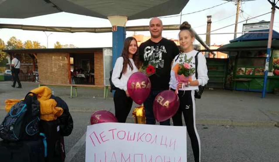 Sa mentorom Sašom Ristićem. Foto OŠ Svetozar Marković