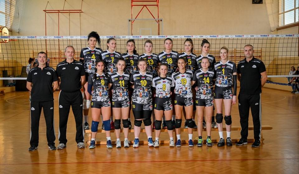 Pandice pred početak utakmice u Kuršumliji. Foto OK Panda