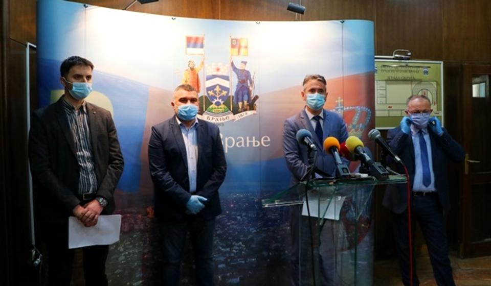 Direktor Simpa i gradski funkcioneri na konferenciji za medije. Foto Vranje News