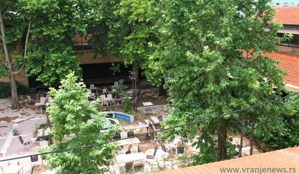 Bašta Hotela Vranje koja je šezdesetih i sedamdesetih bila kultno mesto Vranjanaca. Foto VranjeNews