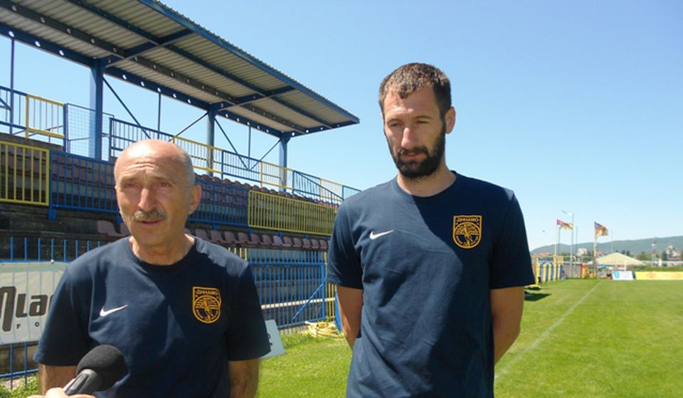 Uz pomoć navijača do pobede: Jovanović i Gašić na konferenciji za medije. Foto VranjeNews