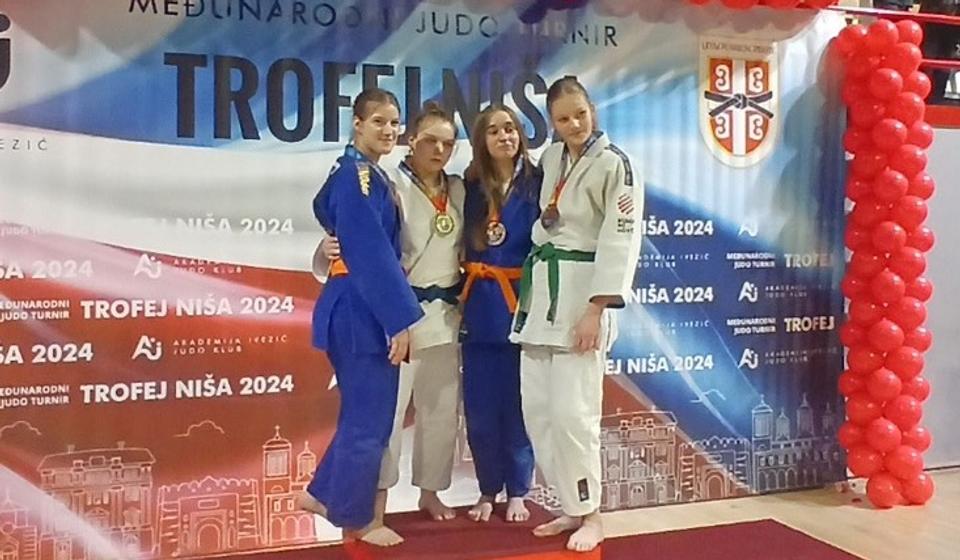 Nikolija Stolić na pobedničkom postolju. Foto JKV