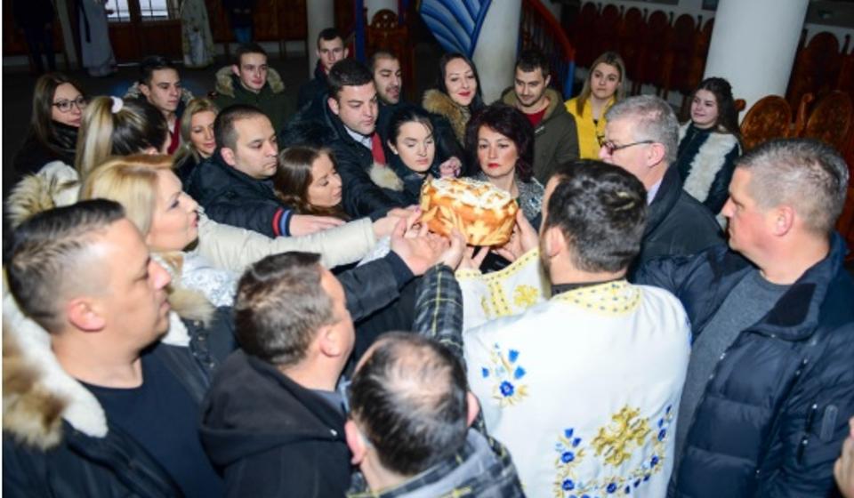 Rezanje slavskog kolača. Foto Bube